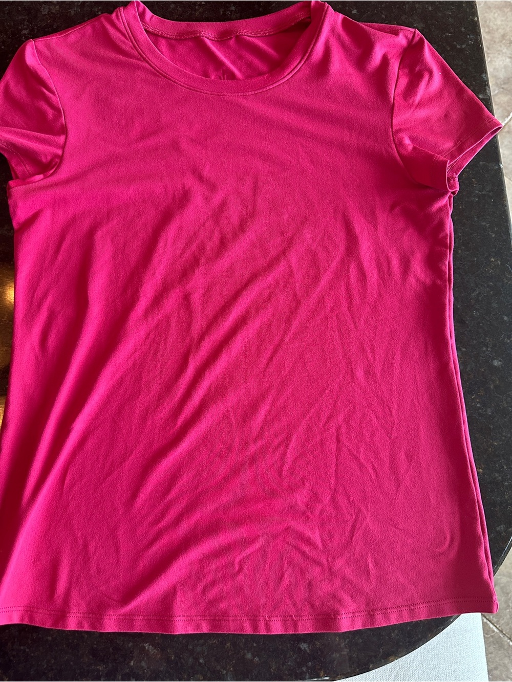 ALO Yoga Lipstick Red Short Sleeve Tee - Picture 2 of 3
